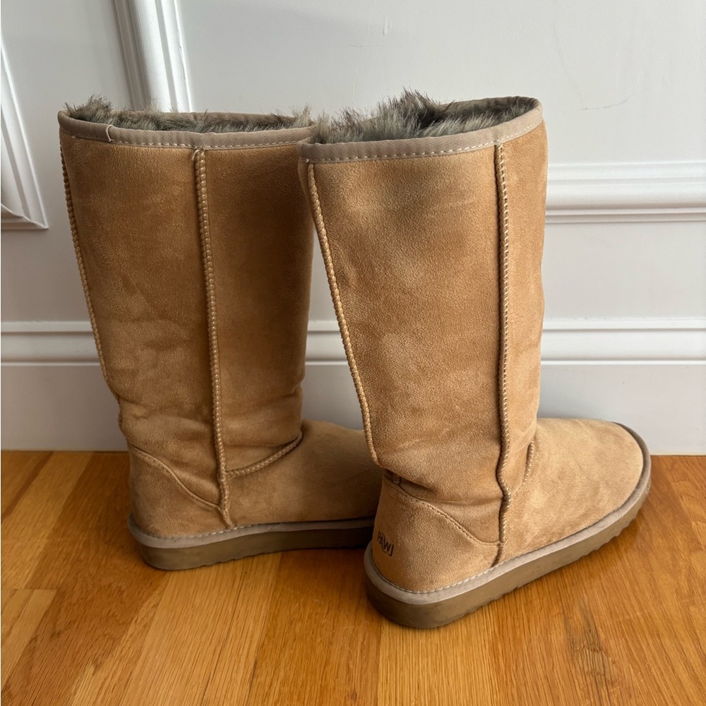 PAWJ California Vegan Uggs Tan Suede Fur-Lined Boots - Size 8 - Picture 2 of 4